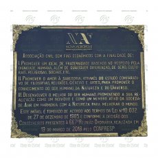 Placa Comemorativa em bronze fundido polido, tamanho de 55 x 60 cm.