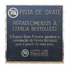 Placa de inauguração em bronze fundido.