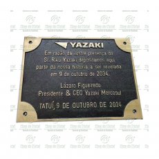 Placa para Homenagem em bronze fundido, com logomarca, tamanho de 25 x 35 cm.