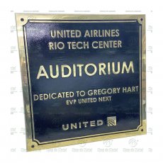 Placa para inauguração em bronze fundido polido.